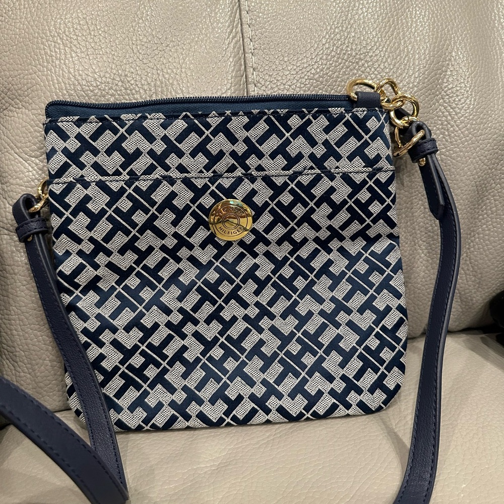 Tommy Hilfiger 10x10x2 “crossbody bag . Navy and gray with gold tone hardware